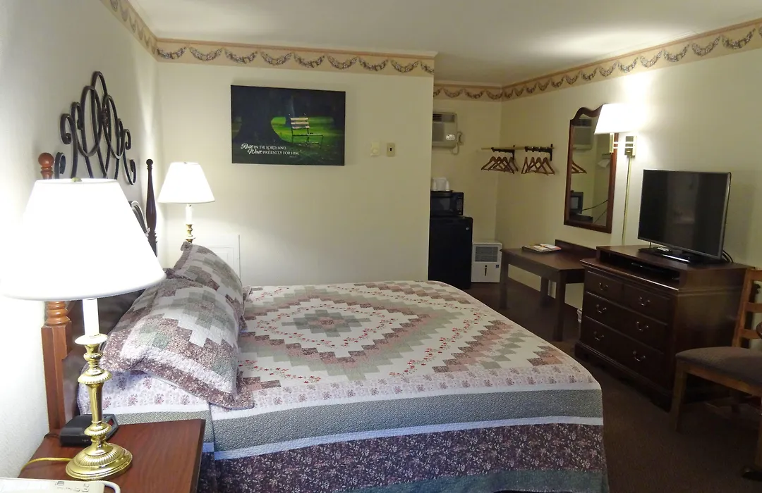 Amish Country Motel-1